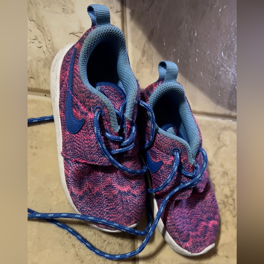 Size 8t Nikes. Worn maybe 4 times. Very good condition.